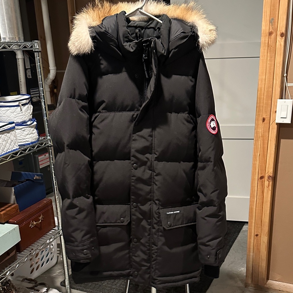 Canada Goose Black Puffer Jacket with Fur Hood.  Mens size large.